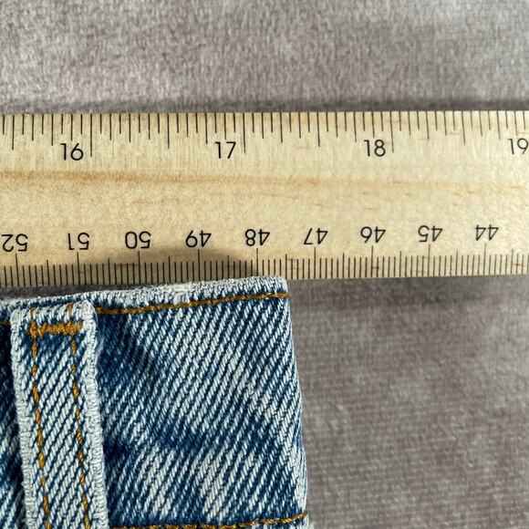 90’s Levi’s 550 Relaxed Fit Light Wash Denim Jeans - Picture 8 of 12